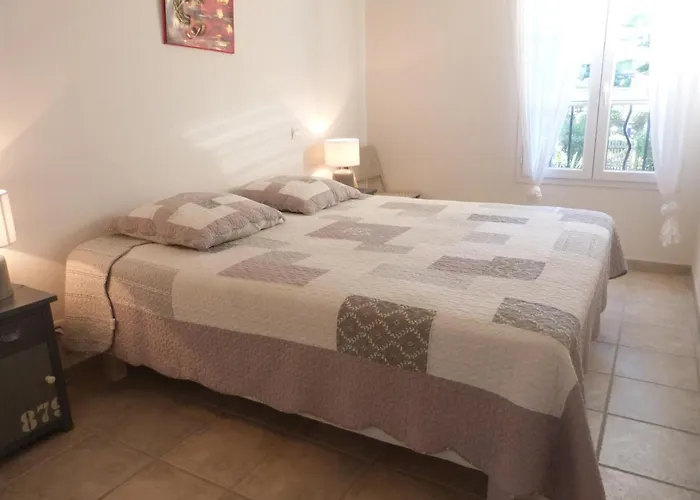 Gaslind - Golfe De St-tropez - Mazet Dans Domaine Prive Avec Piscine فيلة جاسّا