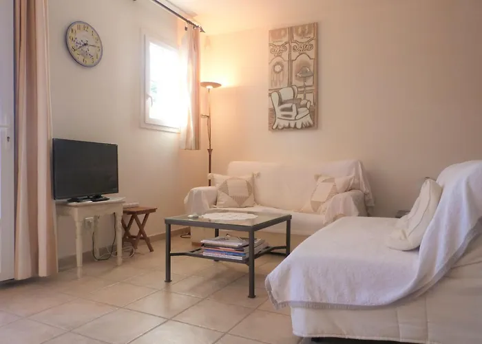 Gaslind - Golfe De St-tropez - Mazet Dans Domaine Prive Avec Piscine *