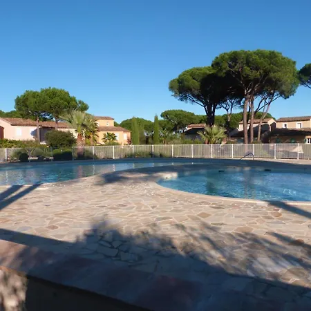 Gaslind - Golfe De St-tropez - Mazet Dans Domaine Prive Avec Piscine Villa *