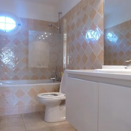 Villa Gaslind - Golfe De St-tropez - Mazet Dans Domaine Prive Avec Piscine Gassin