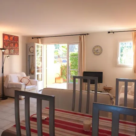 Villa Gaslind - Golfe De St-tropez - Mazet Dans Domaine Prive Avec Piscine Gassin